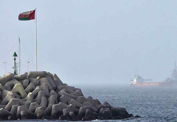Oil falls more than 4% as Iran and US pause strikes over Strait of Hormuz